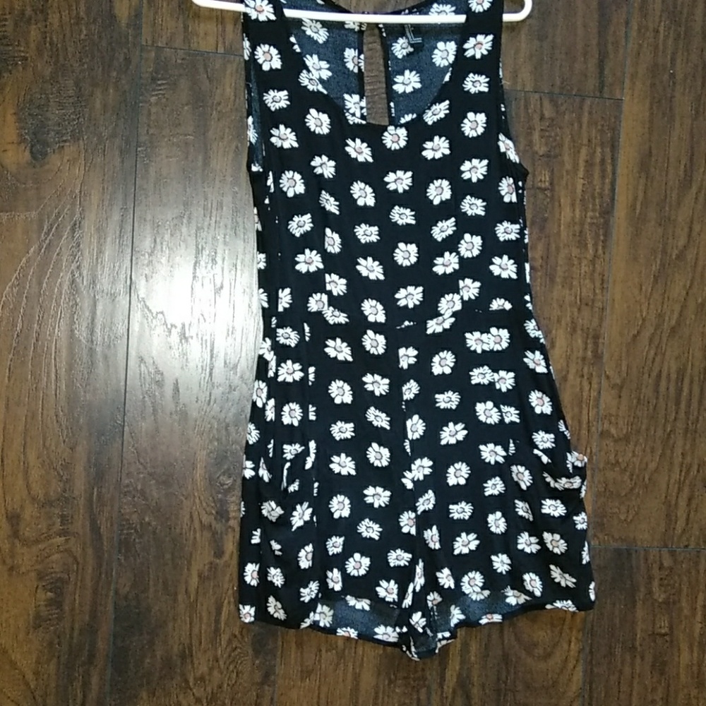 Romper - Picture 2 of 5